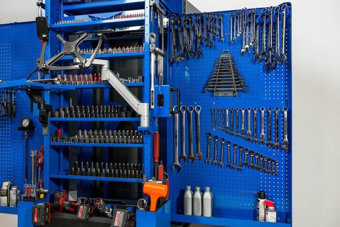 FOLDABLE MOBILE TOOL CART WITH 1100 TOOLS